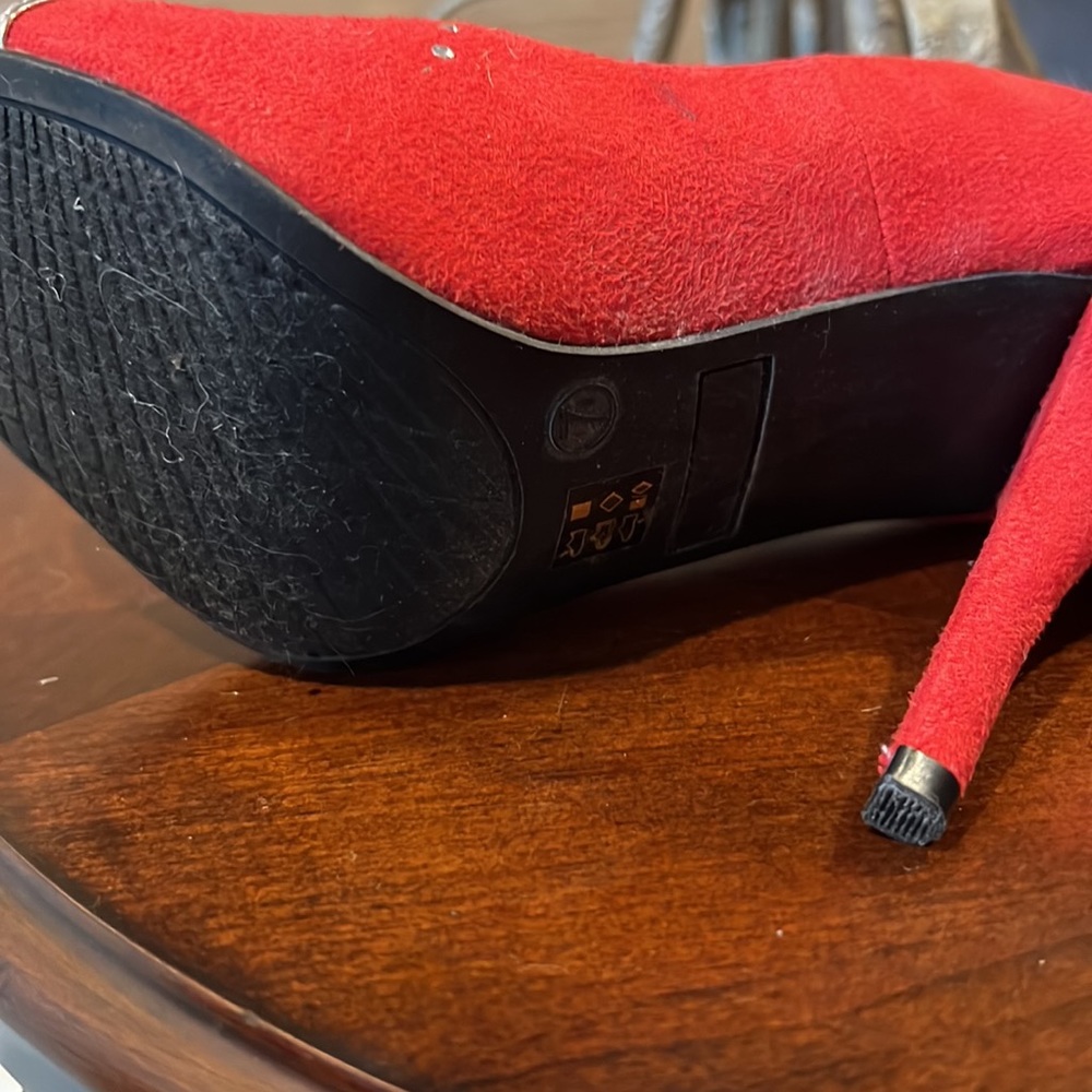 Red Suede Pump - Picture 5 of 6